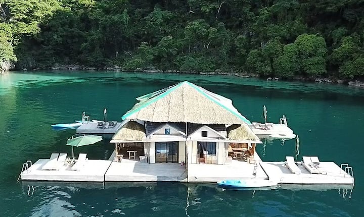 "Coron, Palawan、フィリピンのハウスボートの個室"07