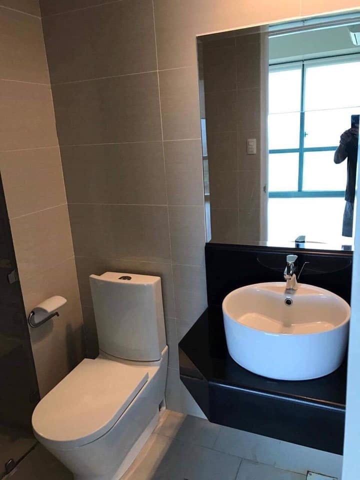 "2BR Condo for Rent in 8 Forbes Town Road, BGC - Bonifacio Global City,"06