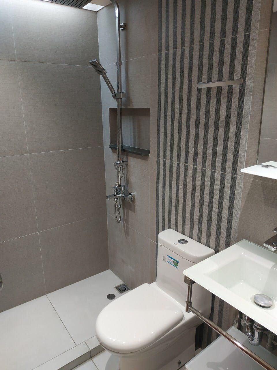 "2BR Condo for Rent in Century Plaza, Legazpi Village, Makati"06
