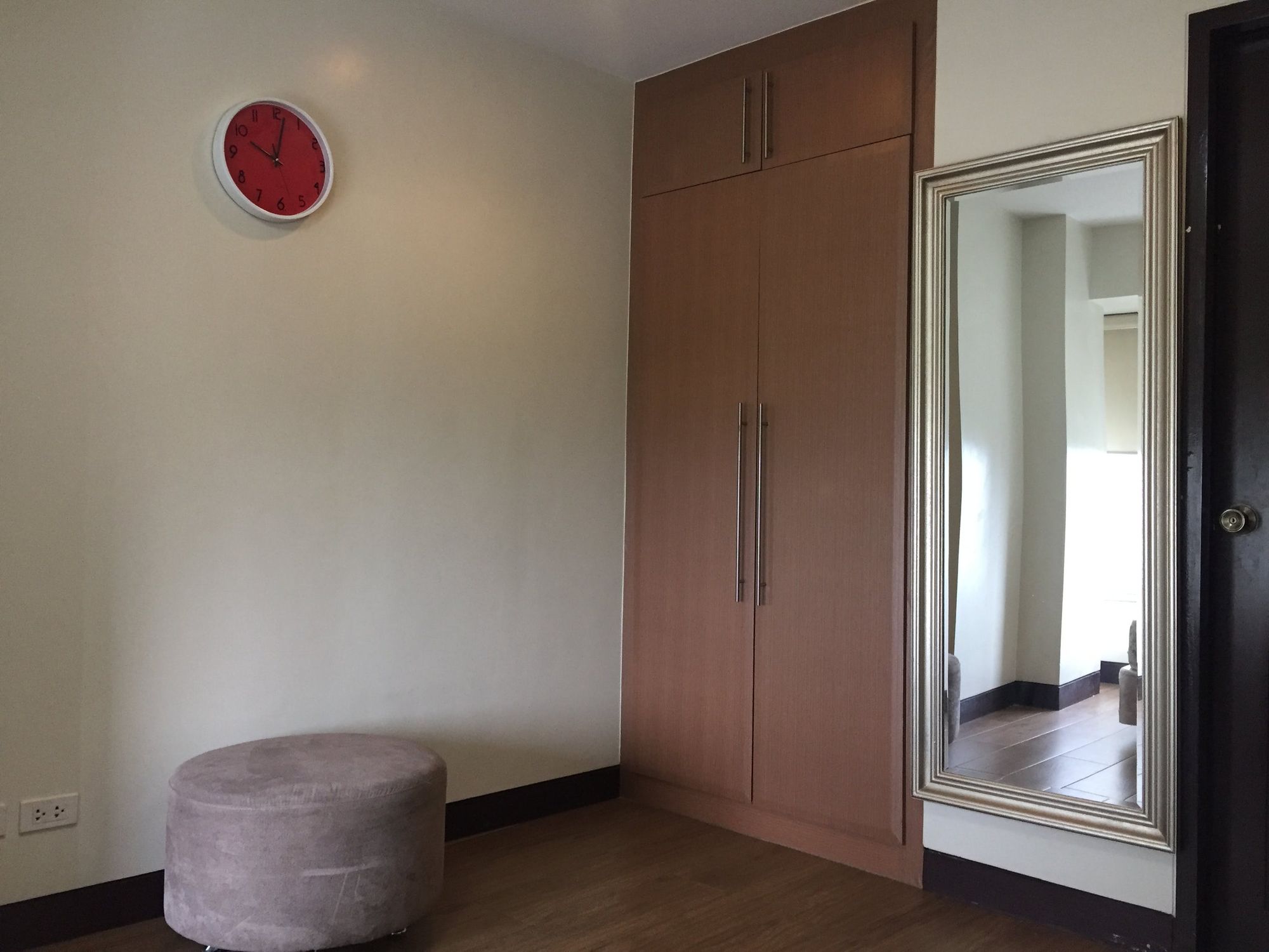 "1BR Condo for Rent in One Central, Salcedo Village, Makati"04