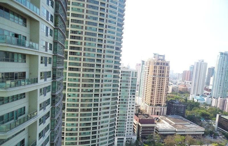 "2BR Condo for Rent in The Residences at Greenbelt, Legazpi Village, Ma"07