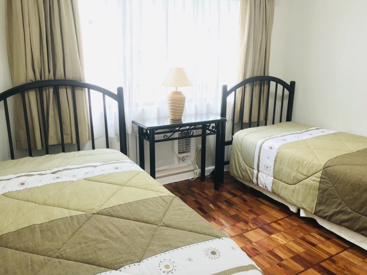 "2BR Condo for Rent in Classica Tower Condominium, Salcedo Village, Mak"08
