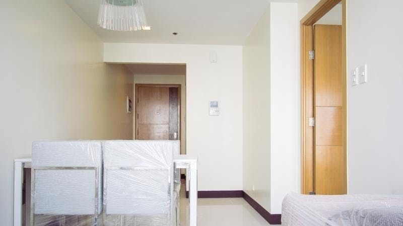 "1BR Condo for Rent in One Central, Salcedo Village, Makati"09