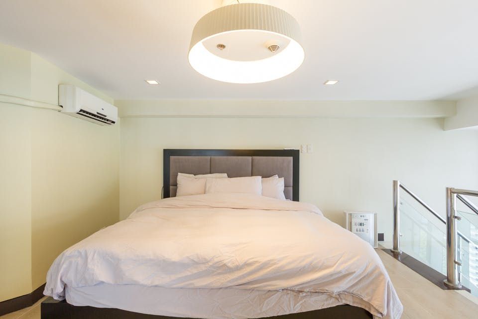 "Studio Condo for Rent in Cosmopolitan Tower, Salcedo Village, Makati"08
