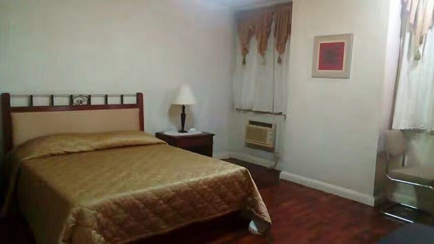 "2BR Condo for Rent in Easton Place, Salcedo Village, Makati"01