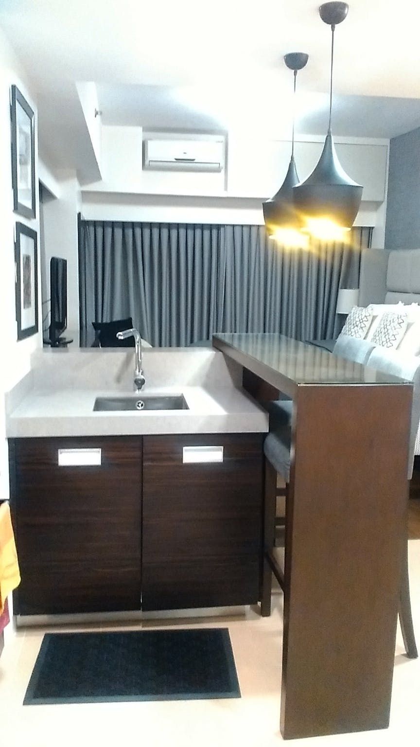 "Studio Condo for Rent in Edades Tower and Garden Villas, Rockwell Cent"09