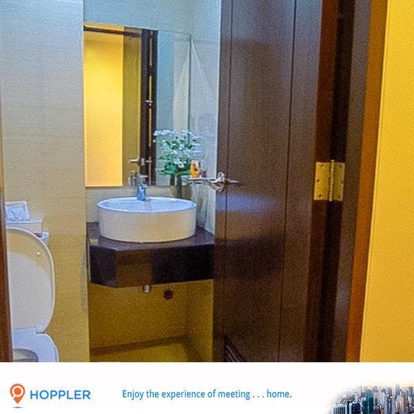 "2BR Condo for Rent in One Central, Salcedo Village, Makati"06
