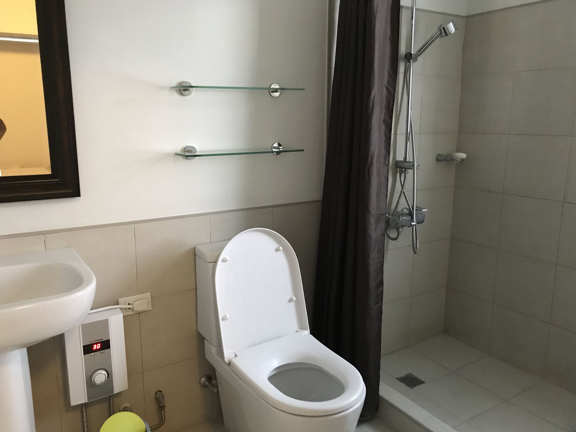 "1BR Condo for Rent in Senta, Legazpi Village, Makati"05