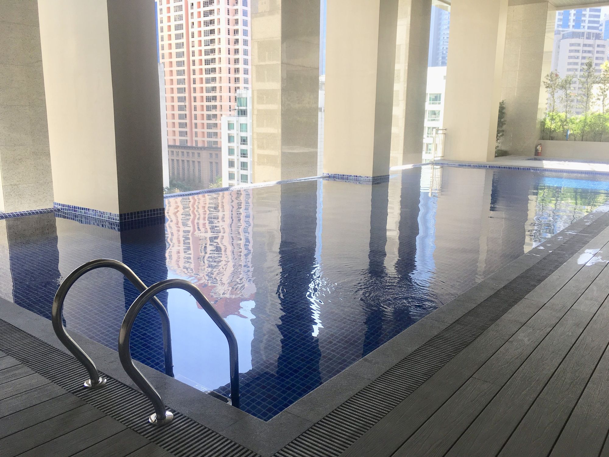 "2BR Condo for Rent in One Penn Place, Salcedo Village, Makati"07