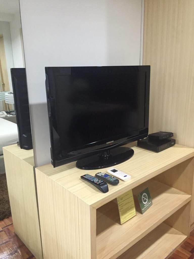"1BR Condo for Rent in Century Plaza, Legazpi Village, Makati"08