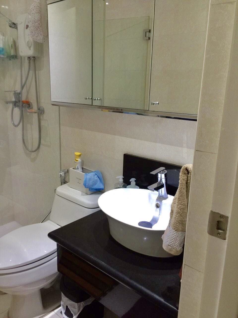 "1BR Condo for Rent in Greenbelt Chancellor, Legazpi Village, Makati"04