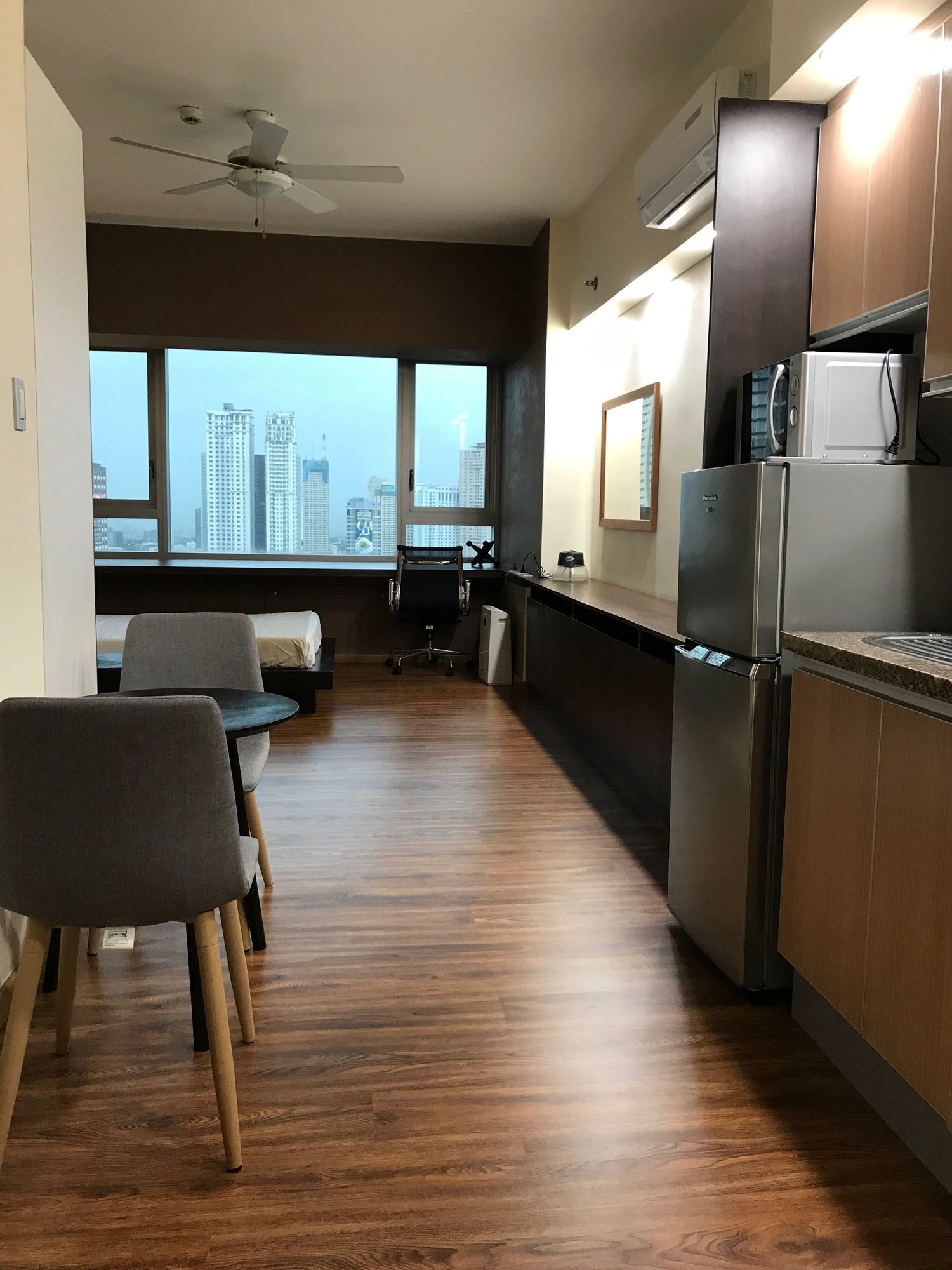 "2BR Condo for Rent in Wack Wack Apartments, Wack-Wack, Mandaluyong"08