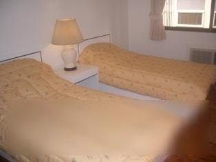 "2BR Condo for Rent in Tropical Palms, Legazpi Village, Makati"04