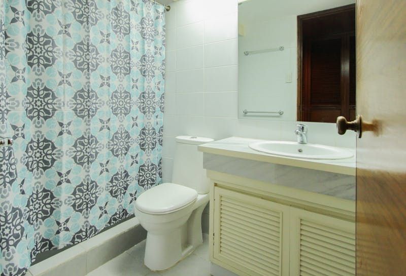 "2BR Condo for Rent in Tropical Palms, Legazpi Village, Makati"10