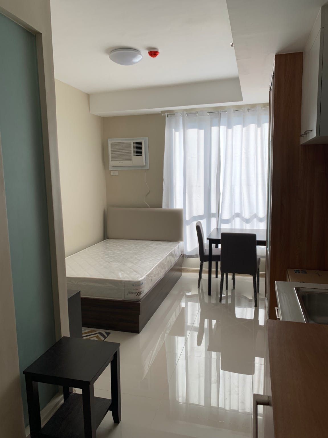 Studio Condo for Rent08