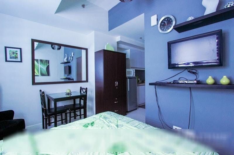"Studio Condo for Rent in KL Tower, Legazpi Village, Makati"08