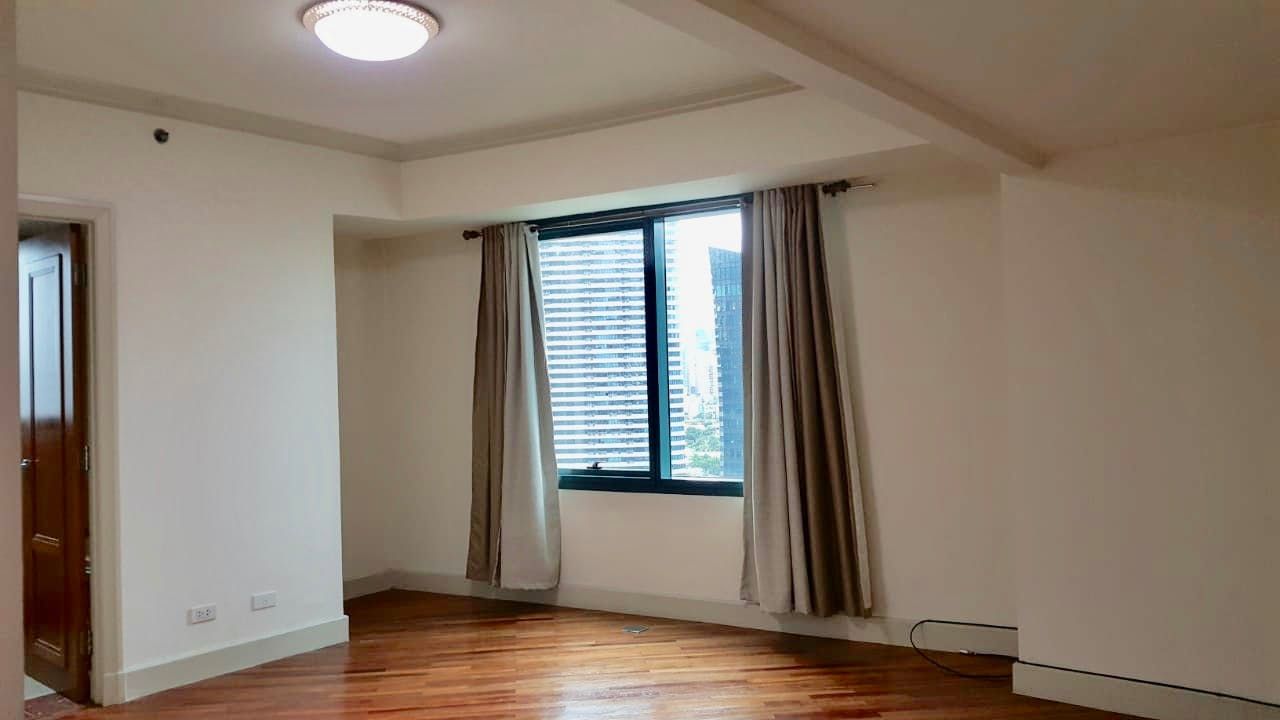 "2BR Condo for Rent in Amorsolo East, Rockwell Center, Makati"06