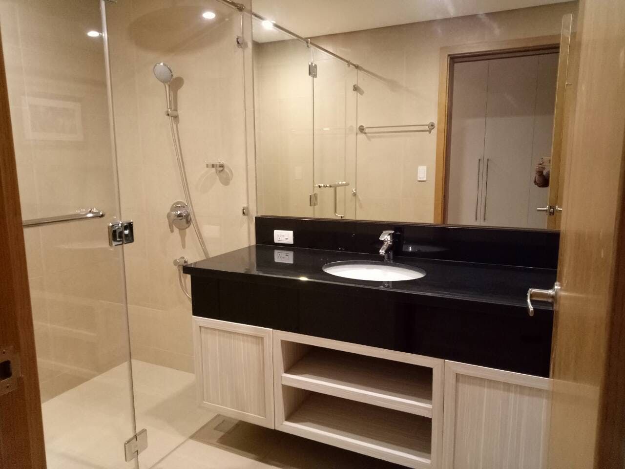 "2BR Condo for Rent in Park Terraces, San Lorenzo, Makati"08