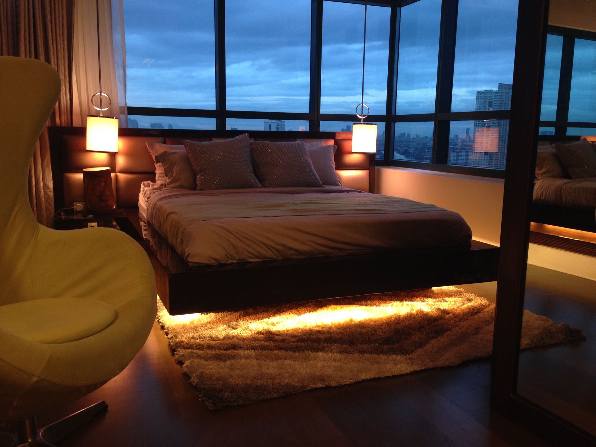 "2BR Condo for Rent in Edades Tower and Garden Villas, Rockwell Center,"04