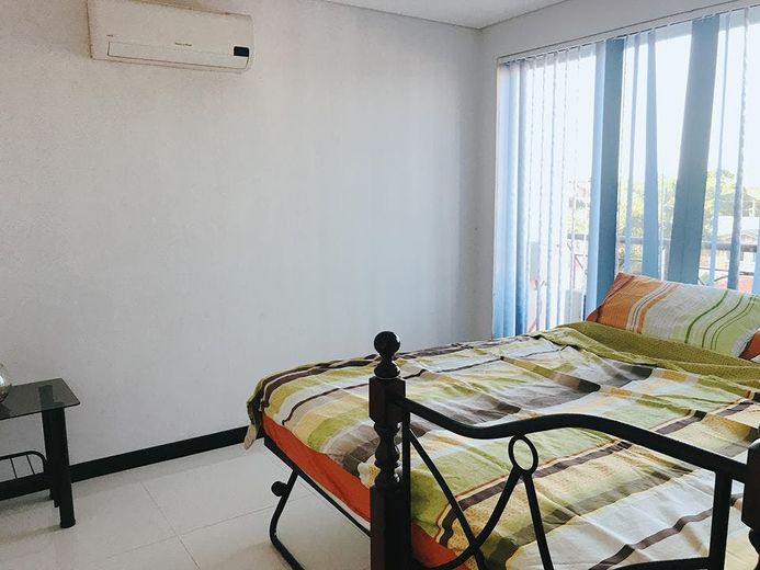 "1BR