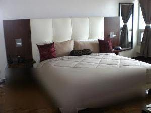"2BR Condo for Rent in The Residences at Greenbelt, Legazpi Village, Ma"04