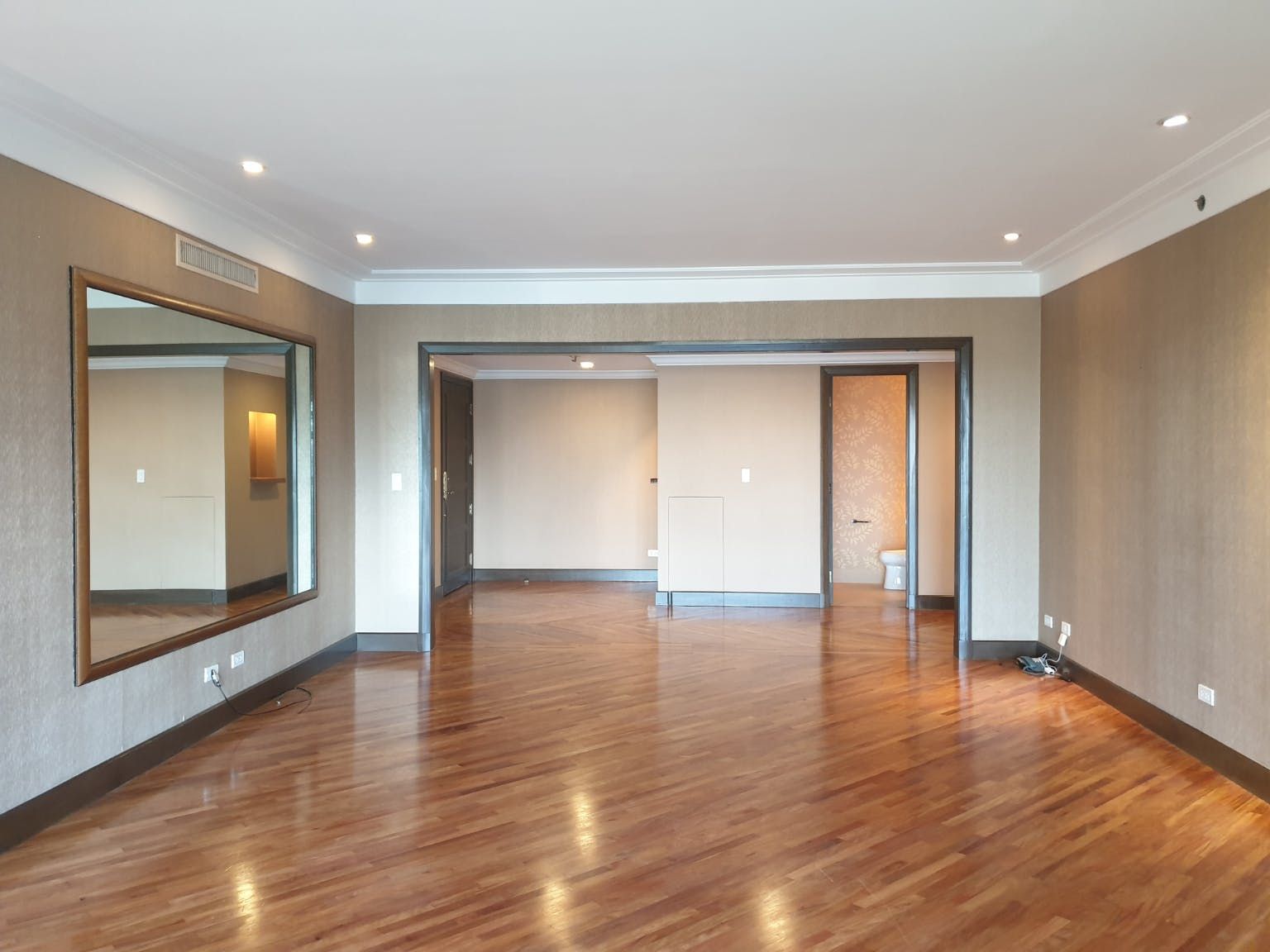 "3BR Condo for Rent in Luna Gardens, Rockwell Center, Makati"04