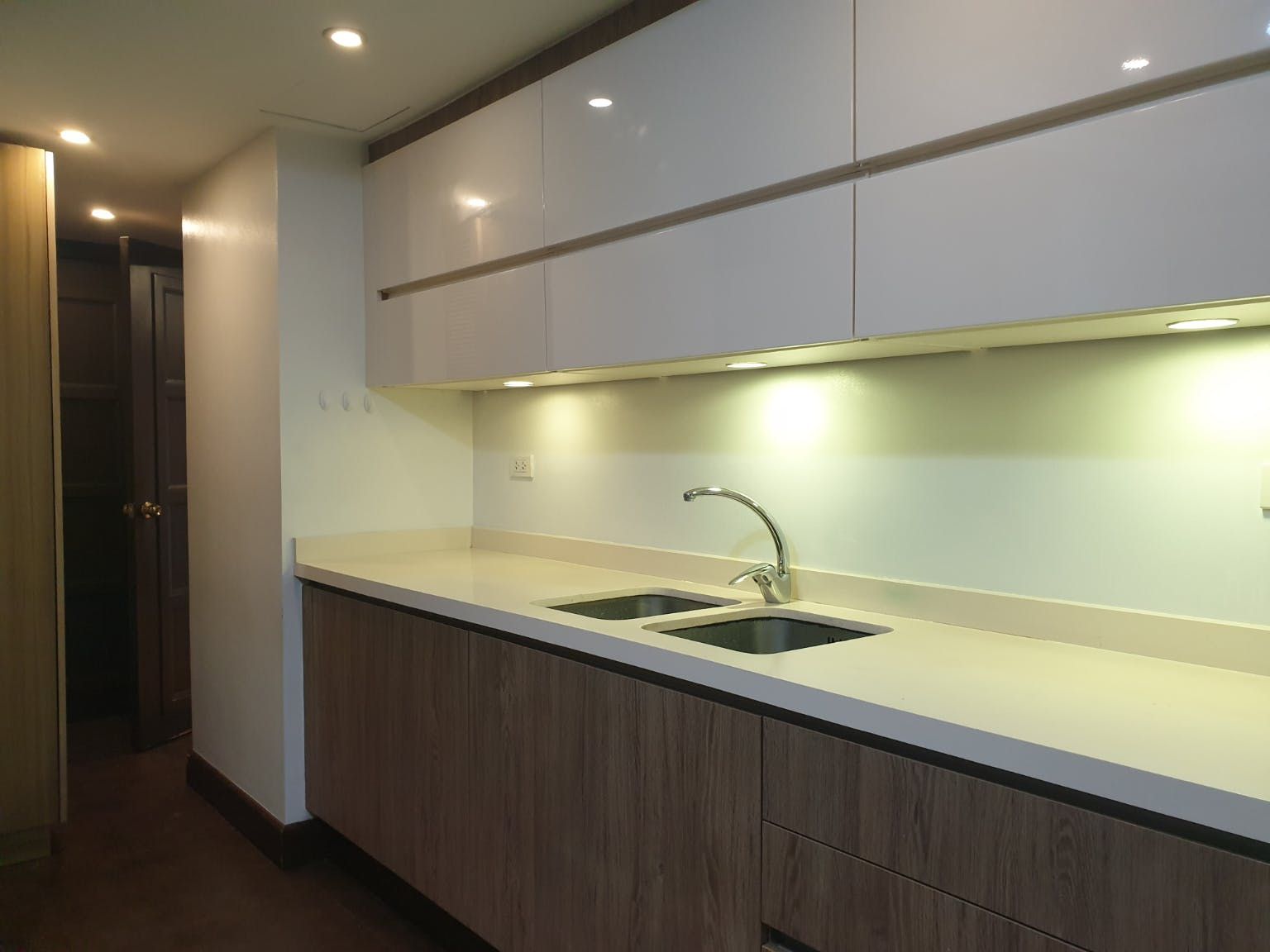 "3BR Condo for Rent in Luna Gardens, Rockwell Center, Makati"08