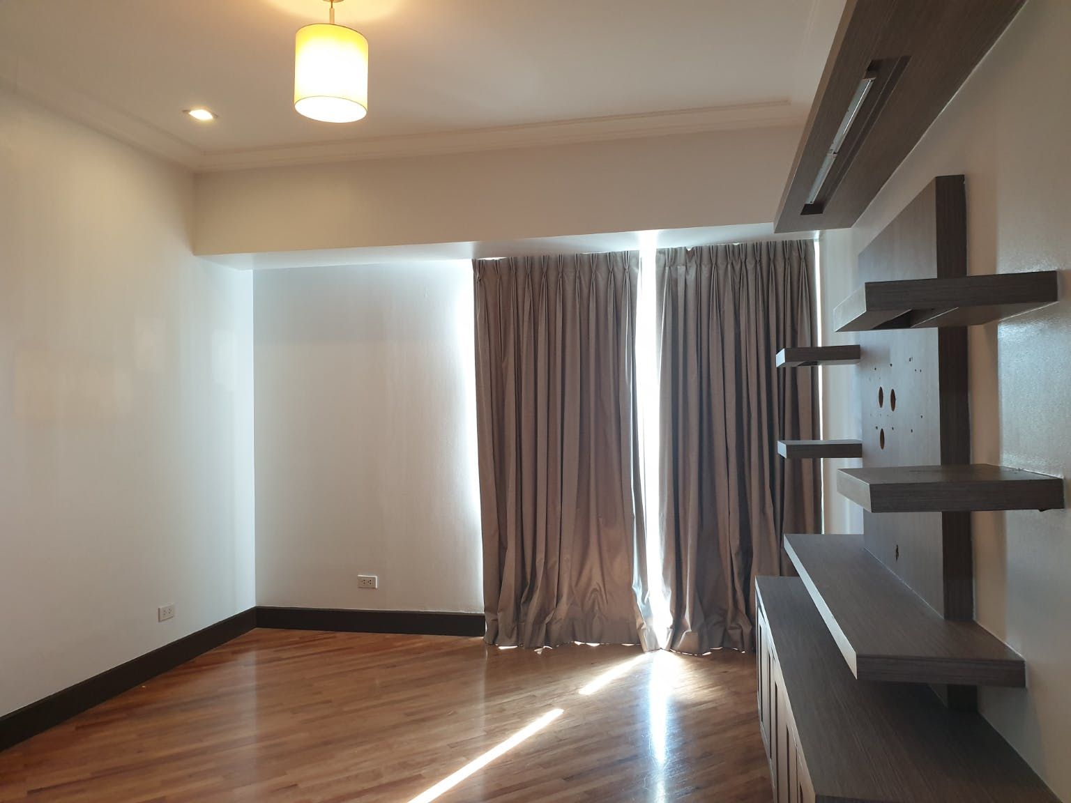 "3BR Condo for Rent in Luna Gardens, Rockwell Center, Makati"10