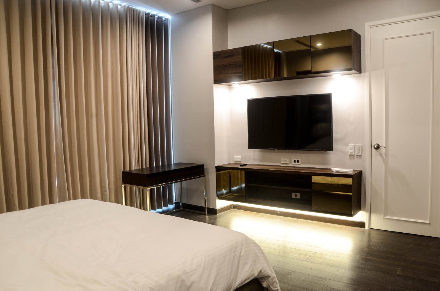 "2BR Condo for Rent in Trump Tower Manila, Poblacion, Makati"10