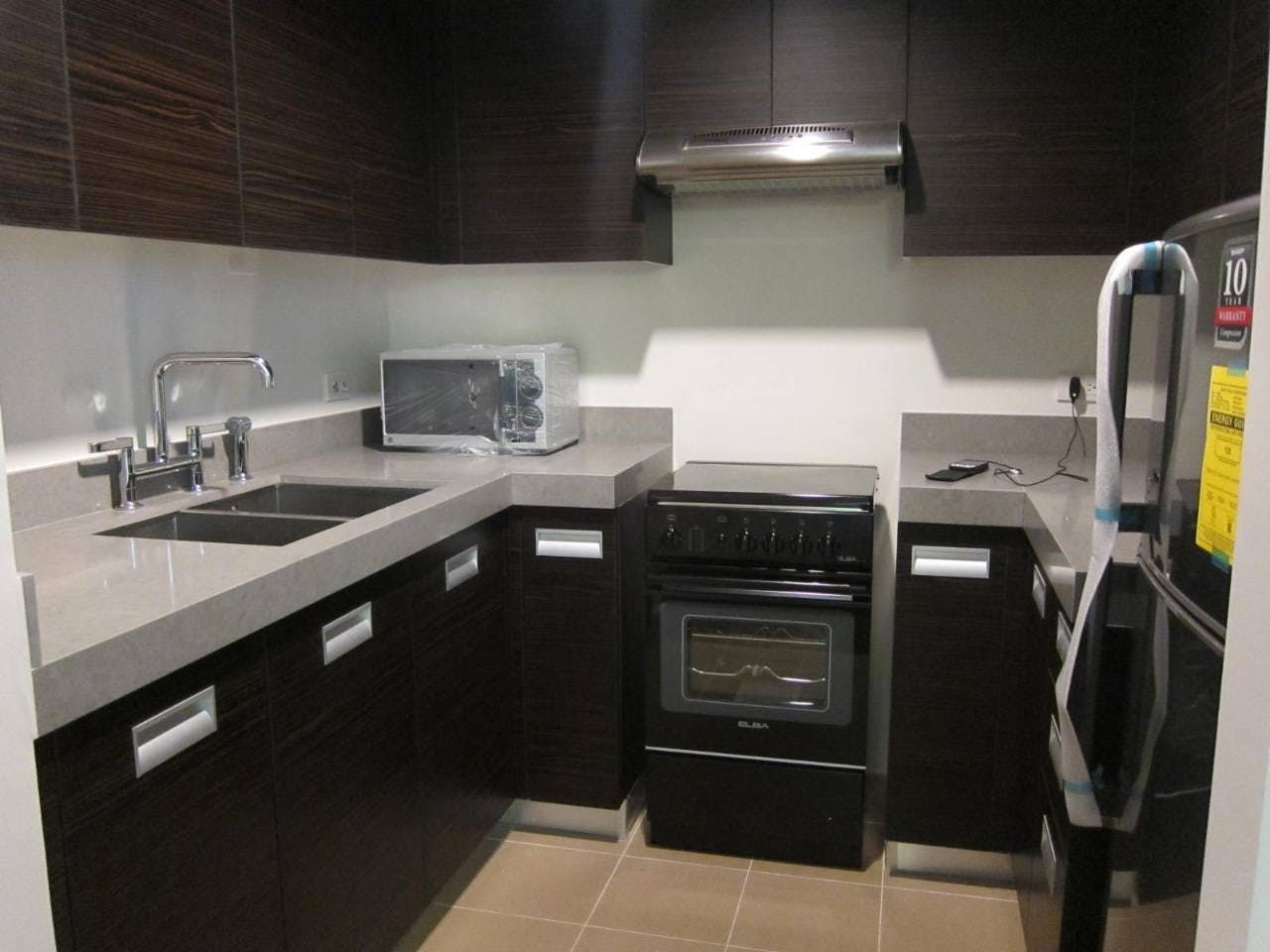 "2BR Condo for Rent in Edades Tower and Garden Villas, Rockwell Center,"04