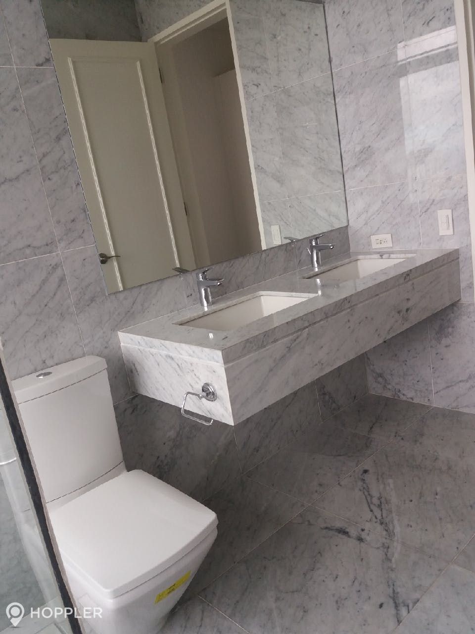 "1BR Condo for Rent in Trump Tower Manila, Poblacion, Makati"08