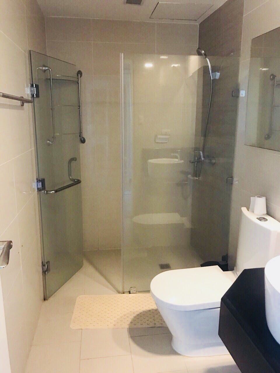 "2BR Condo for Rent in 8 Forbes Town Road, BGC - Bonifacio Global City,"06