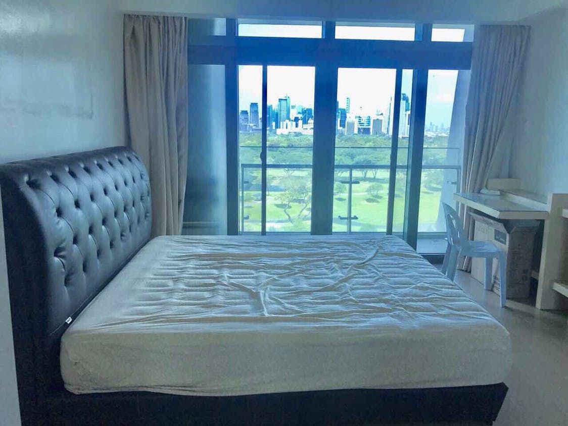 "2BR Condo for Rent in 8 Forbes Town Road, BGC - Bonifacio Global City,"08