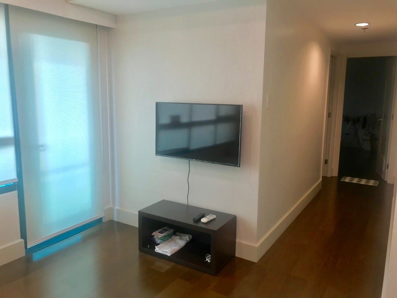 "2BR Condo for Rent in Edades Tower and Garden Villas, Rockwell Center,"04