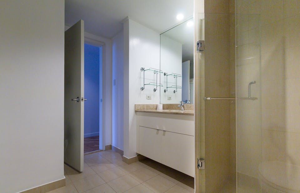 "1BR Condo for Rent in Edades Tower and Garden Villas, Rockwell Center,"03
