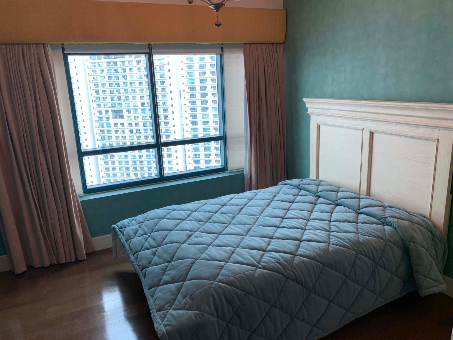 "1BR Condo for Rent in Edades Tower and Garden Villas, Rockwell Center,"04