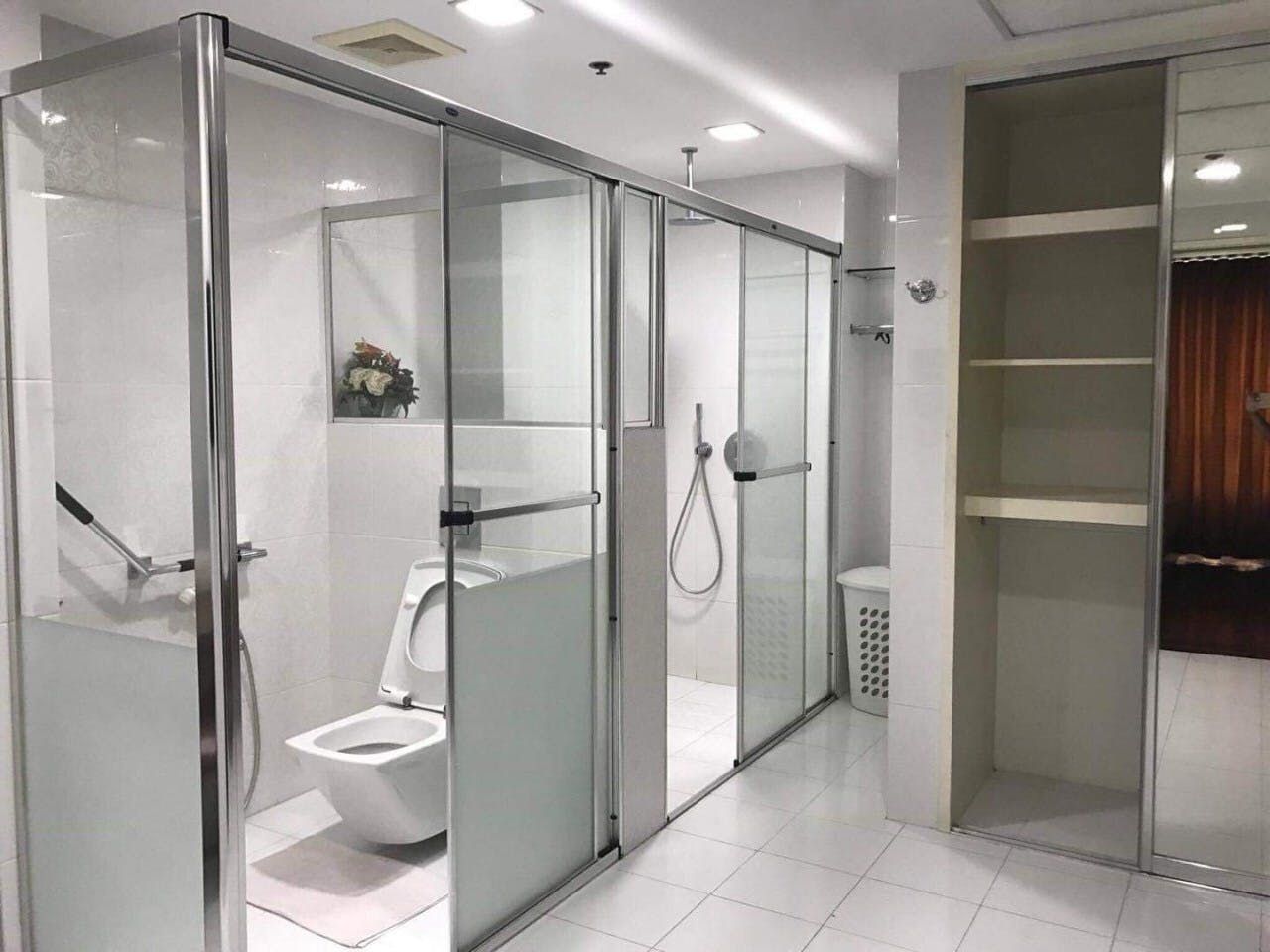"2BR Condo for Rent in The Residences at Greenbelt, Legazpi Village, Ma"04