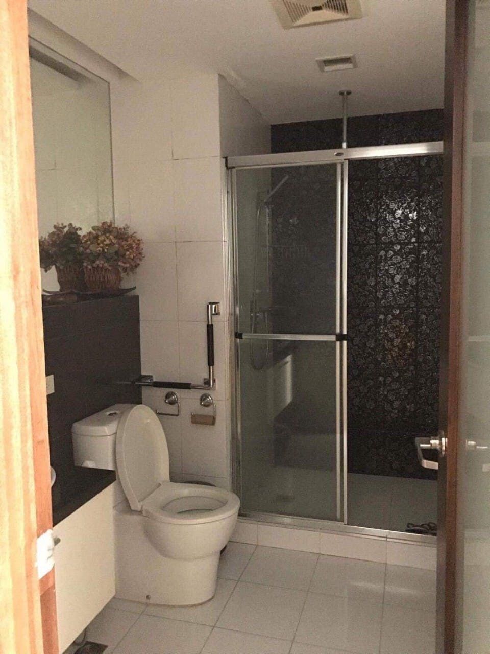 "2BR Condo for Rent in The Residences at Greenbelt, Legazpi Village, Ma"07