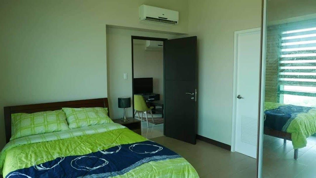 "2BR Condo for Rent in 8 Forbes Town Road, BGC - Bonifacio Global City,"06