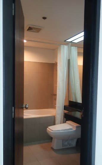 "2BR Condo for Rent in The Biltmore, Legazpi Village, Makati"03
