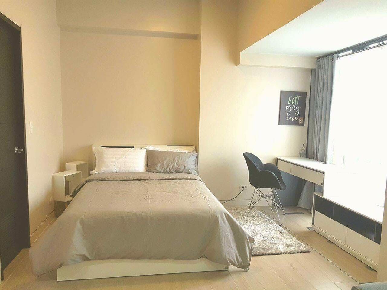 "Studio Condo for Rent in Greenbelt Hamilton, Legazpi Village, Makati"08