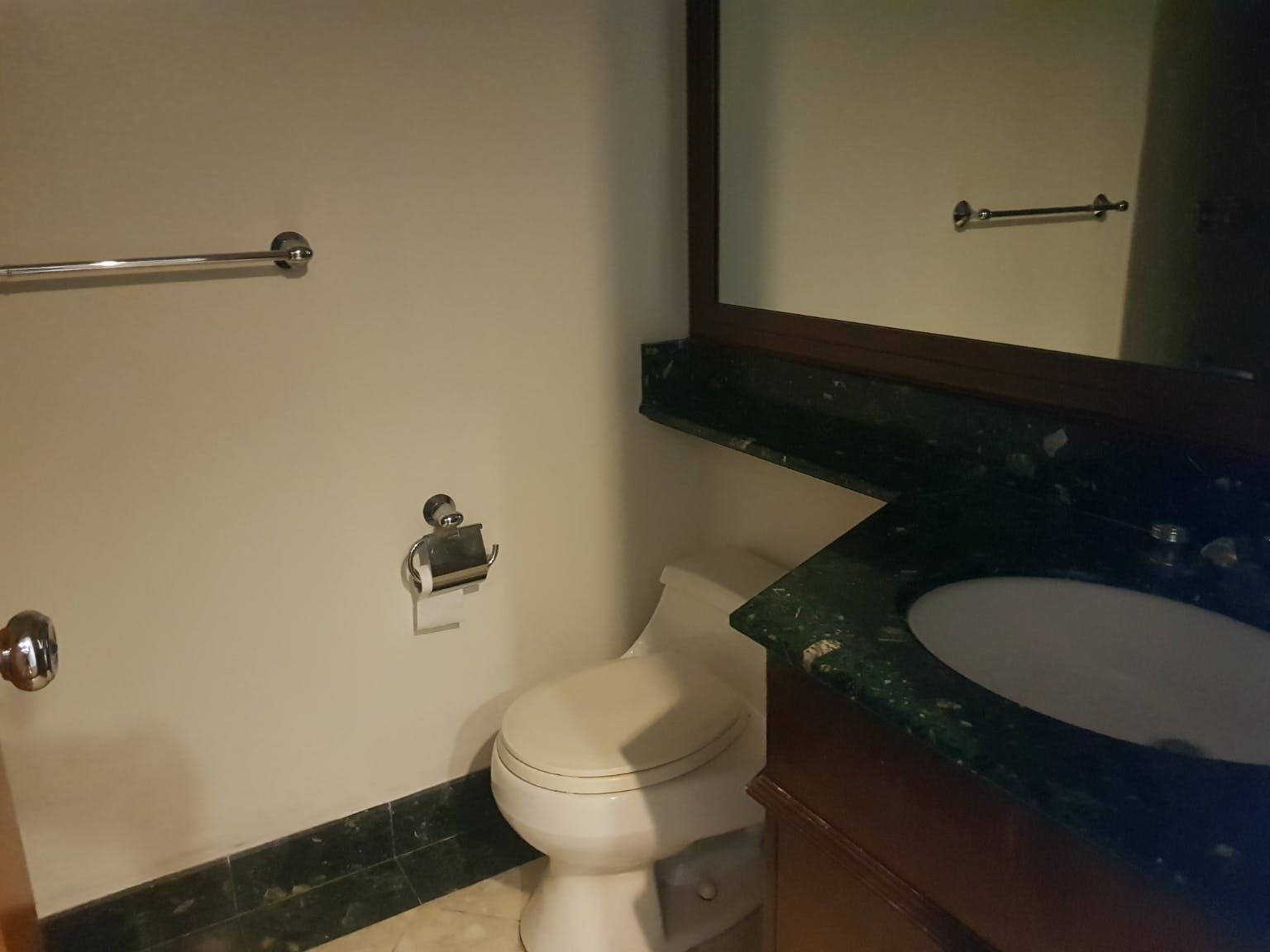 "1BR Condo for Rent in Hidalgo Place, Rockwell Center, Makati"06