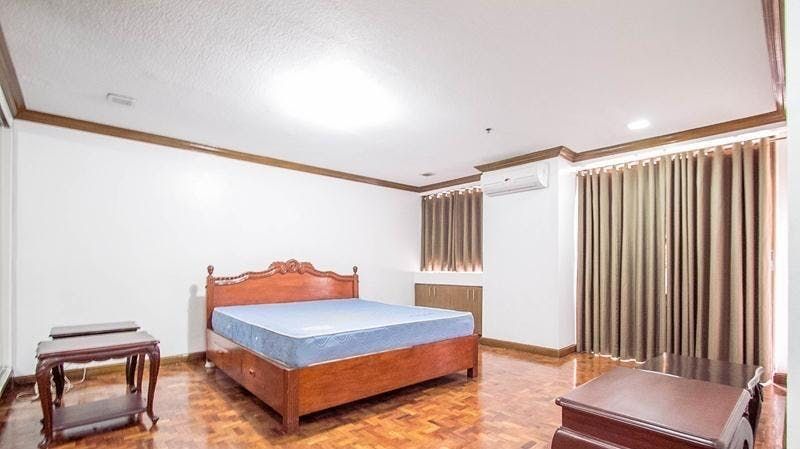 "3BR Condo for Rent in Crown Tower, Salcedo Village, Makati"06