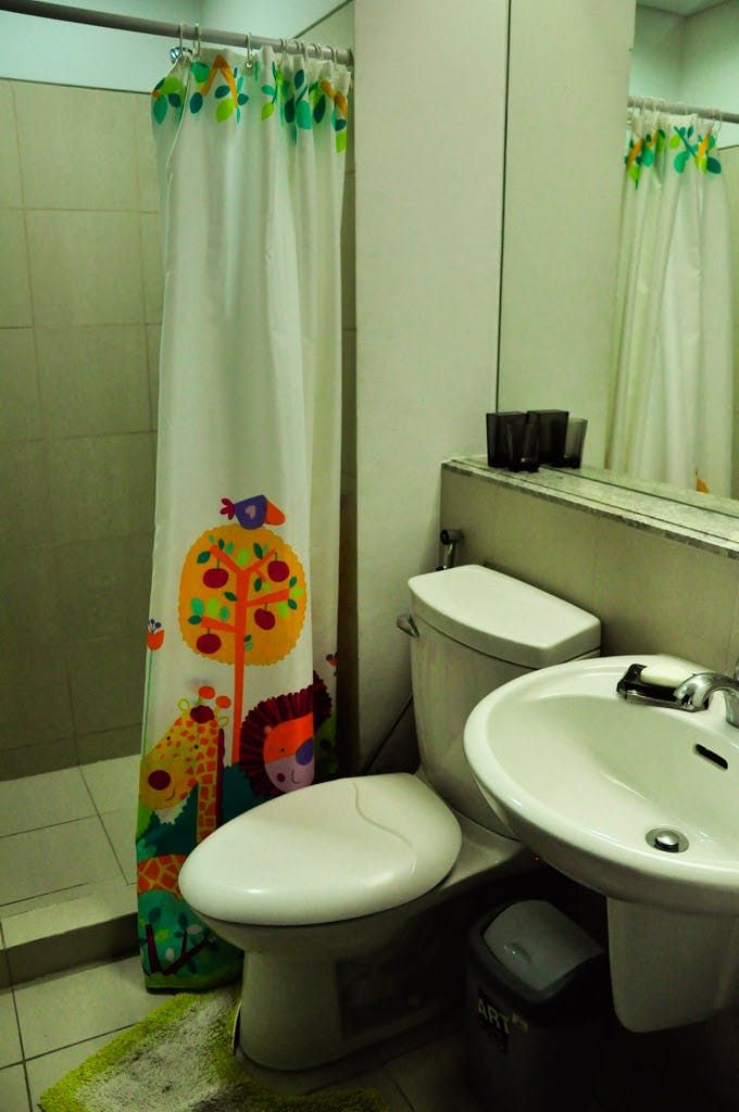"2BR Condo for Rent in The Residences at Greenbelt, Legazpi Village, Ma"06