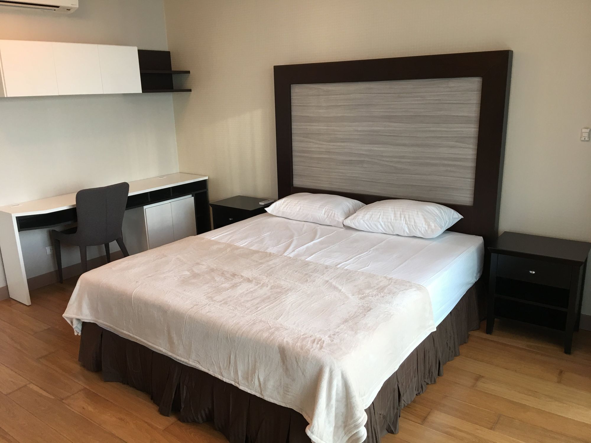 "3BR Condo for Rent in Park Terraces, San Lorenzo, Makati"09