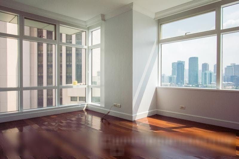 "3BR Condo for Rent in One Roxas Triangle, Urdaneta, Makati"10