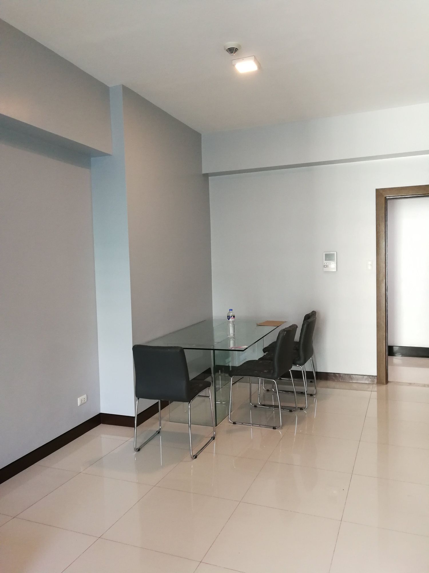 "1BR Condo for Rent in 8 Forbes Town Road, BGC - Bonifacio Global City,"05