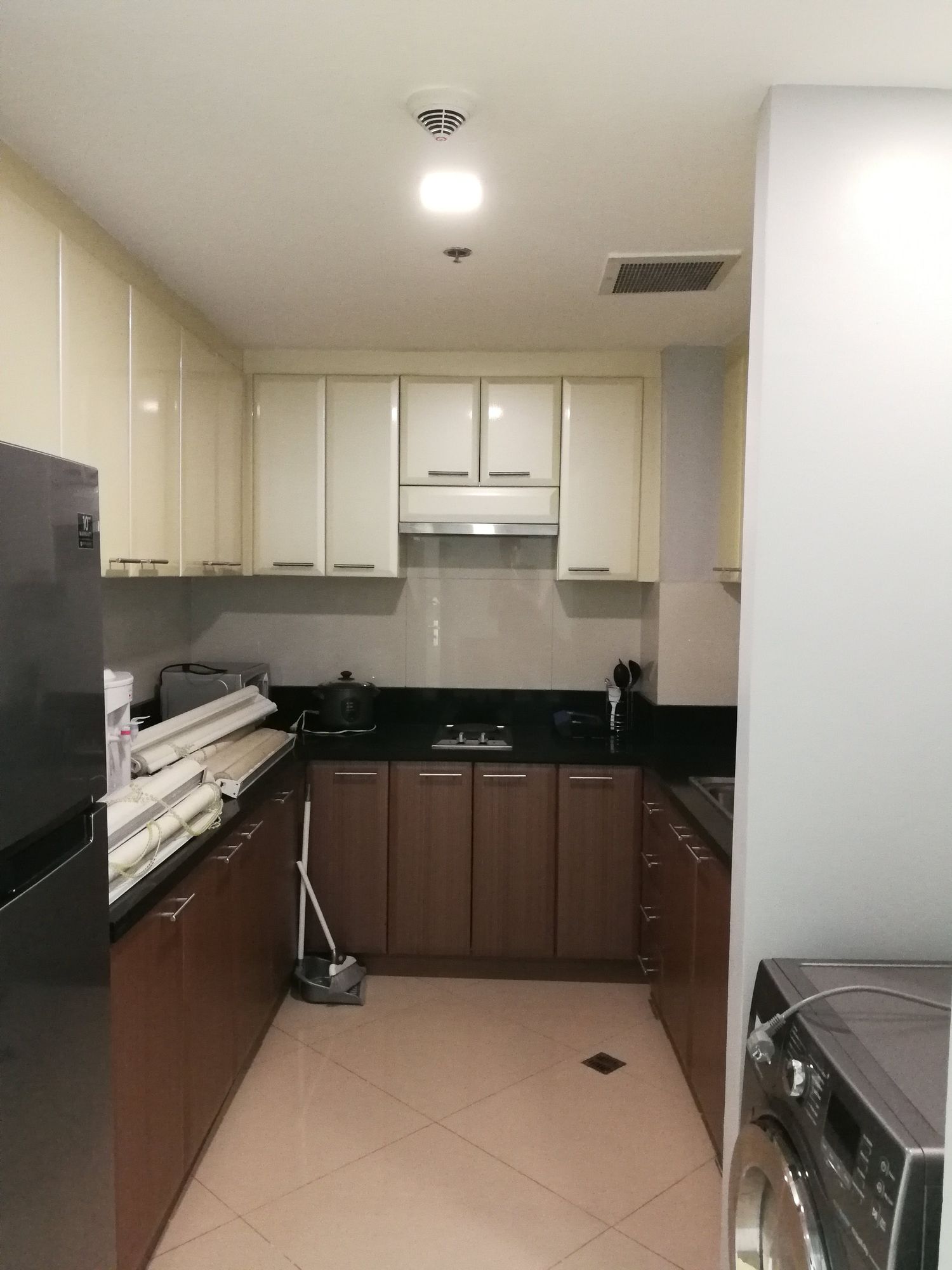 "1BR Condo for Rent in 8 Forbes Town Road, BGC - Bonifacio Global City,"06
