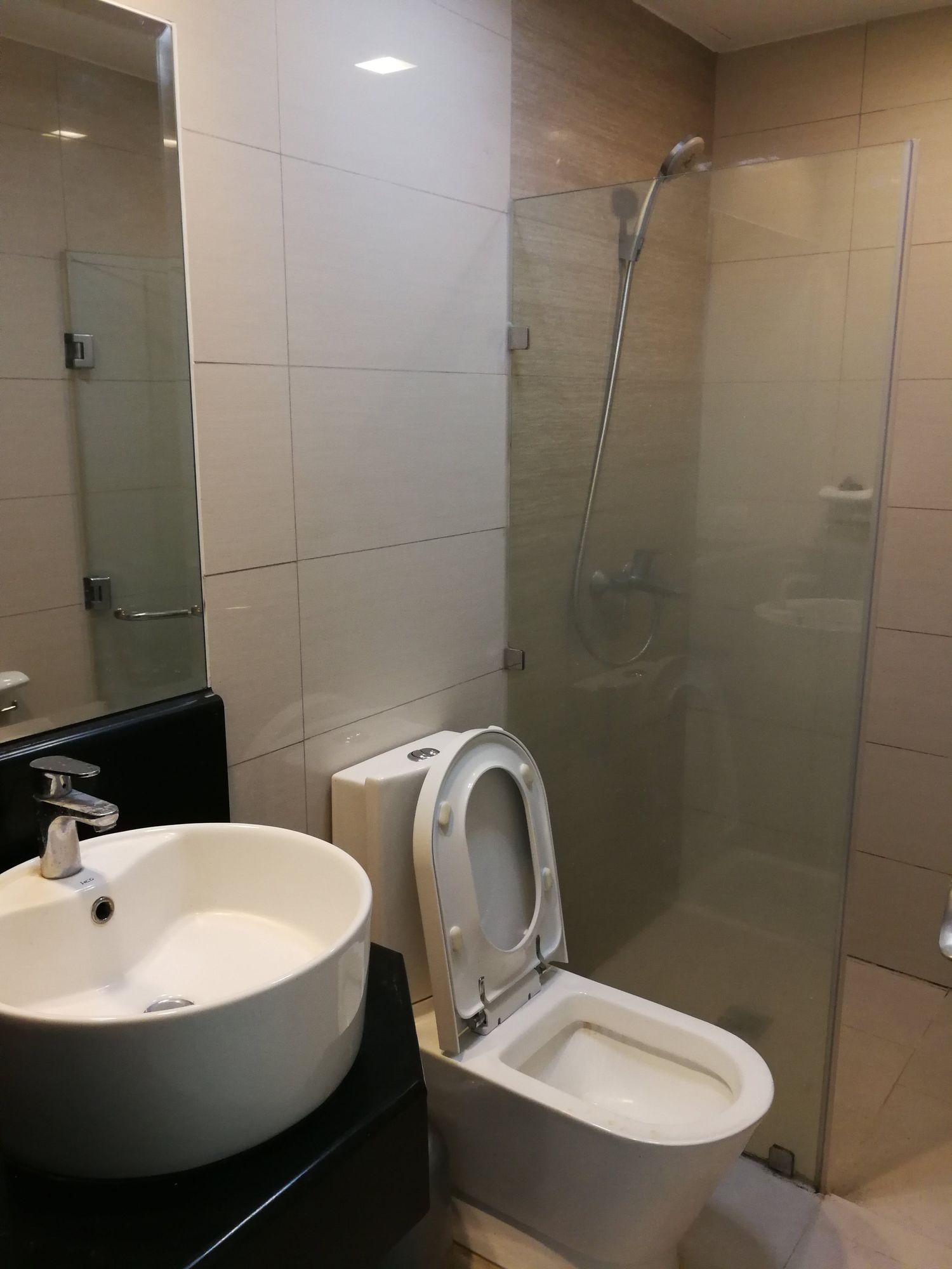 "1BR Condo for Rent in 8 Forbes Town Road, BGC - Bonifacio Global City,"08