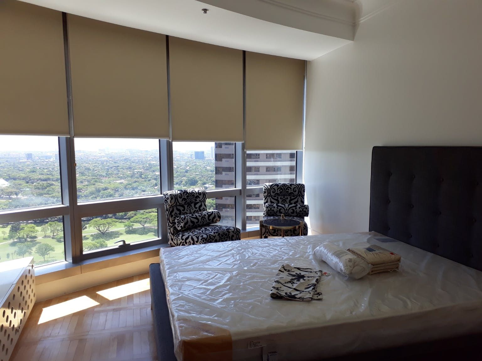 "2BR Condo for Rent in One McKinley Place, BGC - Bonifacio Global City,"08